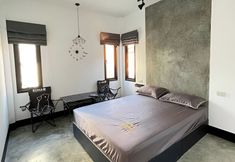 Others 7 Baan Pak Sud Soi