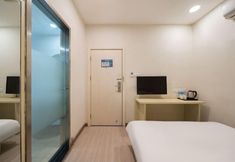 Lainnya 4 Geli Hotel (Shanghai Caoyang Road Metro Station)