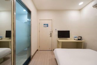 Lainnya 4 Geli Hotel (Shanghai Caoyang Road Metro Station)