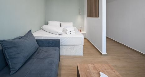 Others 2 Venus, Nilie Hospitality MGMT