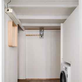 Interior entrance 1 Cozy & Modern Studio Apartment in Kallio = โคซี่ แอนด์ โมเดิร์น สตูดิโอ อพาร์ตเมนต์ อิน คัลลิโอ, โรงแรม & ที่พัก Olympia Terminal