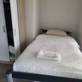 Room 1 2 Double 5 Single 2 Sofa Beds Suite 1, Campbells Bay Hotels