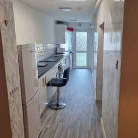 Primary image1Gillingham 4-bed Stay - Wifi, Parking, Ldn Access,梅德韦飯店