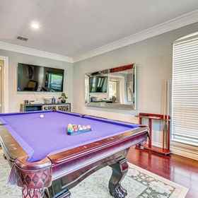 Interior 1 Relax By Pool, Soak in Hot Tub: Plano Home, Khách sạn Stonebriar Centre