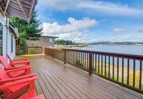 Others Walk to Beaches: Waterfront Home in Port Orchard!