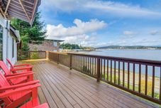 Others Walk to Beaches: Waterfront Home in Port Orchard!