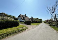 Others 6 Thatched Cottage - Sleeps 6 With Countryside Views