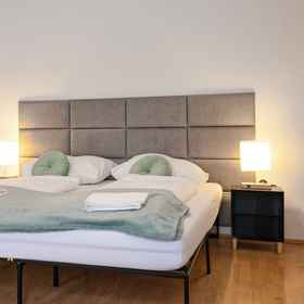 Room 1 2BR Apt Near Stadthalle, Landstraße Hotels