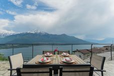 其他 Blooms by the Lake