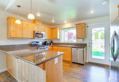 Others 6 3 Mi to Riverside Park: Grants Pass Getaway!