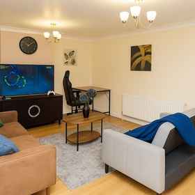 Primary image1可容納9人的房屋 - 花園 - 寵物友善 - 停車位,唐布里奇和马灵区飯店