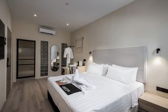 Others 4 Muntri Maison