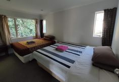 Others 4 5 Bedroom House at 82A Richardson Road