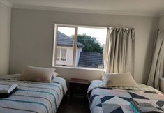 Others 2 5 Bedroom House at 82A Richardson Road