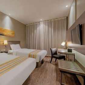 Room 1 Homeinn Plus Hotel (Nanjing Longjiang Subway Station Dinghuaimen Street), Metro Hotels