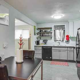 Primary image13 Mi to Dtwn Tacoma: Pet-friendly Home,BJ's Bingo飯店