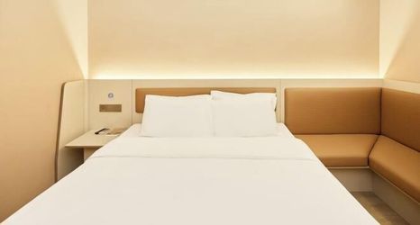 Others 2 HanTing Hotel (Shanghai Daning International Yanchang Road Subway Station)