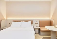 Others 6 HanTing Hotel (Shanghai Daning International Yanchang Road Subway Station)