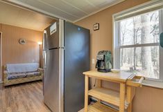 Others 5 Shared Fire Pit & Kayaks: Catskills Lake Retreat!