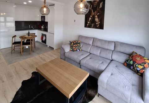 Others Happy Travel Urban Sky 26A