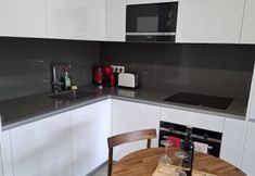 Others 3 Happy Travel Urban Sky 26A