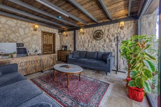 기타 4 Latona Stone Palace