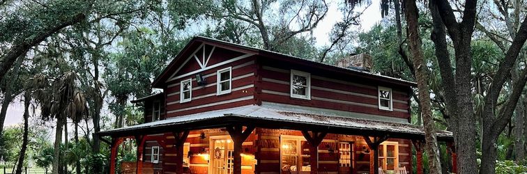 Others Barn Hangout + Grill Station: Sebring Family Cabin