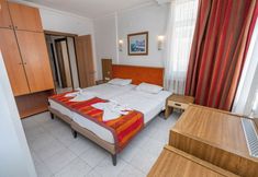 Others 2 Kleopatra Carmen Apart