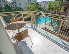 Others 4 Kleopatra Carmen Apart