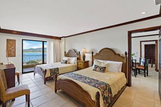 其他 4 Remodeled Top-Floor Condo with Stunning Wrap-Around Balcony Offering Mountain, Ocean & Marina Views