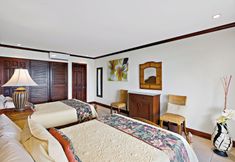 其他 3 Remodeled Top-Floor Condo with Stunning Wrap-Around Balcony Offering Mountain, Ocean & Marina Views