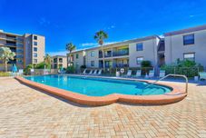 Others Sea Club #13 - Coastal Charm