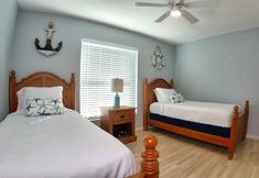 Others 2 Sea Club #13 - Coastal Charm