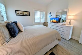 Lain-lain 4 The Intercoastal #205 - Beachy Chic