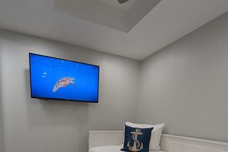 Others 4 Sea Club #25 - Dolphin's Watch