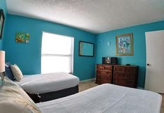 Others 2 Sea Club #6 - Footprints in the Sand