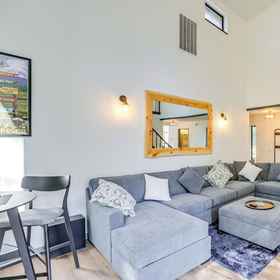 Primary image 1 Hot Tub & Sharc Passes: Renovated Sunriver Retreat, Lava Lands Visitor Center Hotels