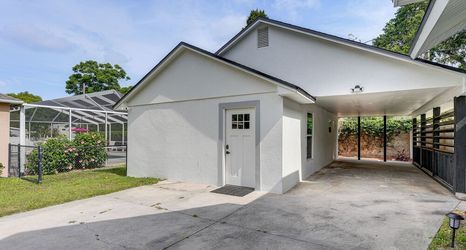 Lainnya 2 Stylish Lakeland Studio w/ Workspace