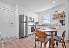 Others 4 Free Parking Big Patio Next to Restaurants Bars