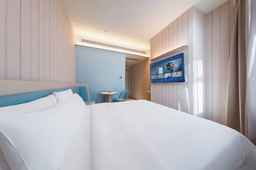 HanTing Hotel (Taiyuan Xiayuan Gongyuan Era City), USD 47.56