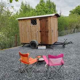 Primary image 1 Llandovery - Cabin - Sleeps 2 - Parking - Garden, Hotel Llansadwrn