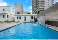 Others 2 Beach Access Escape With Pool and Tanning Lounges