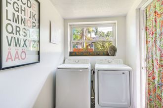 Others 4 Walk to Parks & Golf: Artsy Bungalow in Lakeland!