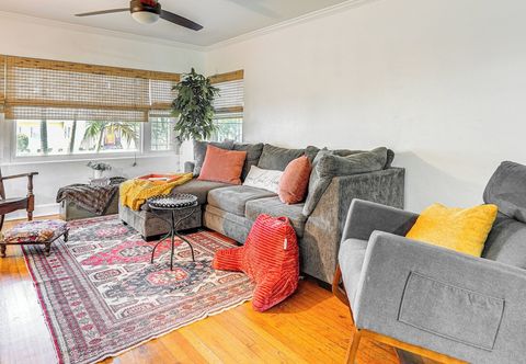Others Walk to Parks & Golf: Artsy Bungalow in Lakeland!