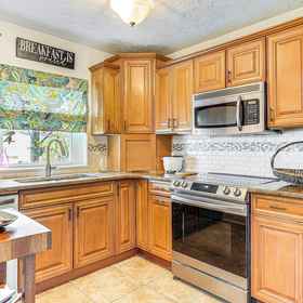 Interior 1 Walk to Parks & Golf: Artsy Bungalow in Lakeland!, HERITAGE S Lakeside Ave studio 81 Hotels