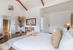 Others 3 Villa Mogi by Villa Finder