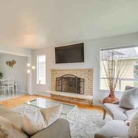 Interior 1 7 Mi to Dtwn: Pet-friendly Abode in Seattle!, Hotel Taman SeaTac Utara