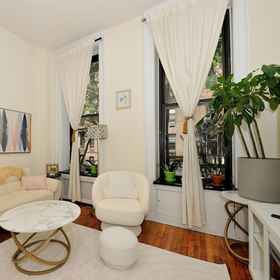 Room 1 Prime Murray Hill 1BR - Near Grand Central, 82nd Street–Jackson Heights Hotels