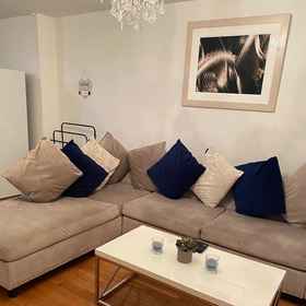 Room 1 Prime Murray Hill 2 BR Gem, Khách sạn Museum of the Moving Image