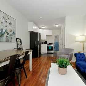 Room 1 Charming UES Studio Walk to Subway Central Park, 82nd Street–Jackson Heights Hotels